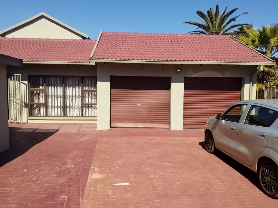 4 Bedroom Property for Sale in Flamwood North West